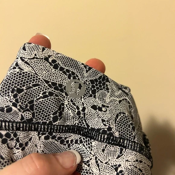 Lululemon Energy Bra; lace pattern - Picture 4 of 4